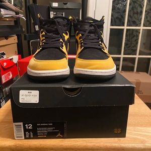 Nike Air Jordan 1 (Mids); Size 12